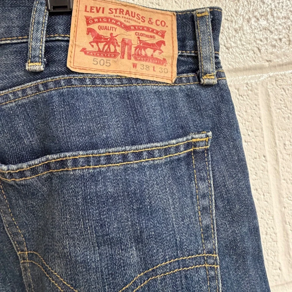 Levi's Mens 505 Regular Fit Straight Jeans 38x30 Faded Whiskering Blue Denim